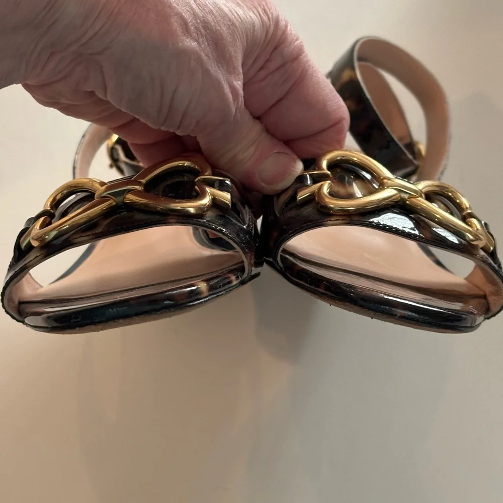 Kate Spade Lagoon Metallic Tortoise and Gold Heart Decoration Sandals